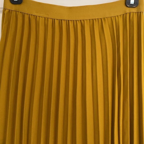 NWOT Target A New Day Mustard Accordion Pleated Midi A-Line Skirt Size XS - Picture 3 of 7